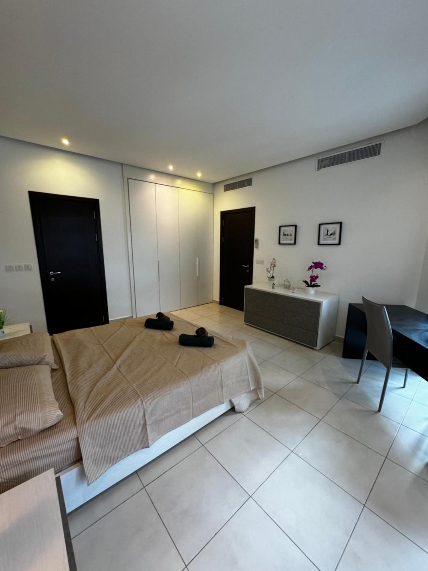 Apartment Pendergardens Huge Saint Julian's